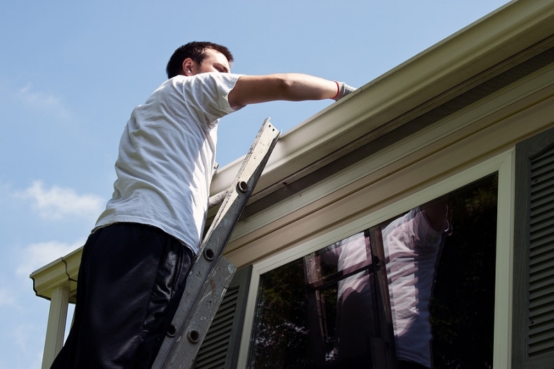 How to Maintain Your Seamless Gutters for Optimal Performance？